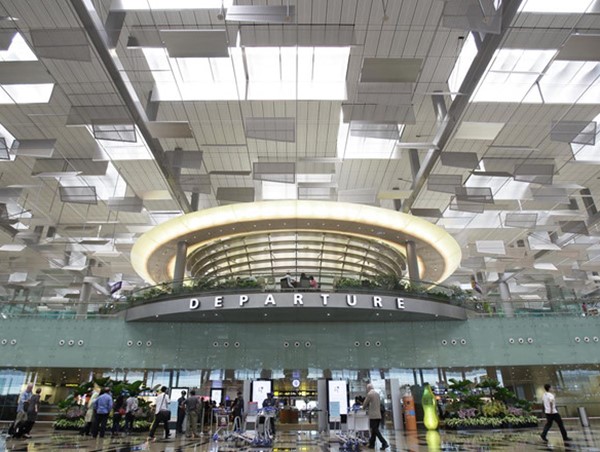 Hành khách phải làm gì khi sân bay không thông báo bằng loa? 