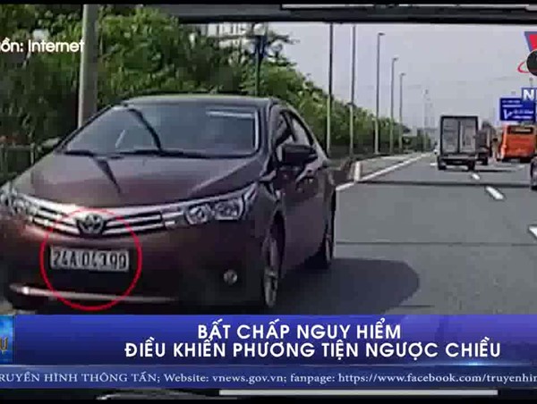 Bất chấp nguy hiểm điều khiển phương tiện ngược chiều