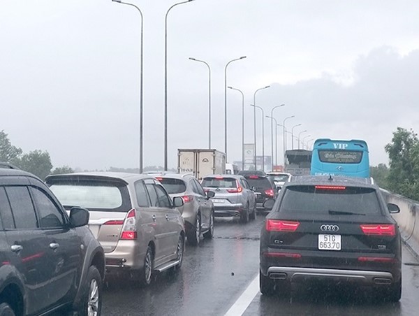 Ám ảnh ùn tắc, đề xuất mở rộng cao tốc Long Thành