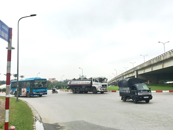 Lộn xộn tại nút giao đường Hoàng Sa