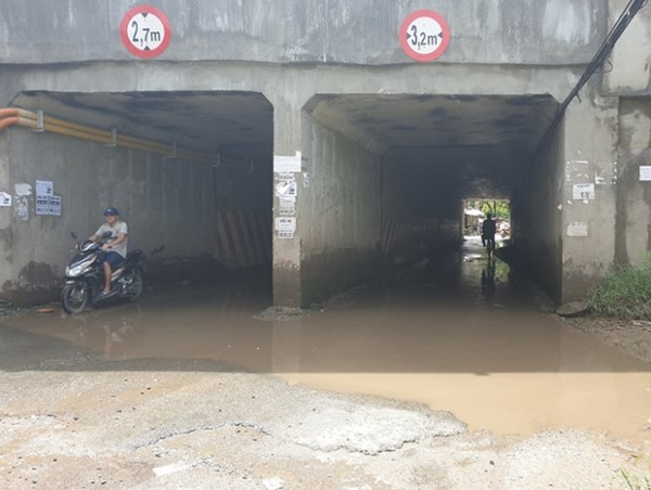 Xử lý ngập úng tại gầm cầu chui tuyến Pháp Vân - Cầu Giẽ