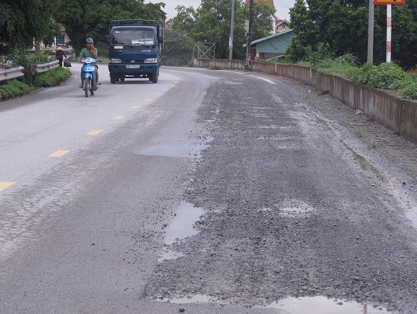 Phúc Thọ: Tỉnh lộ 421A tiếp tục bị xuống cấp