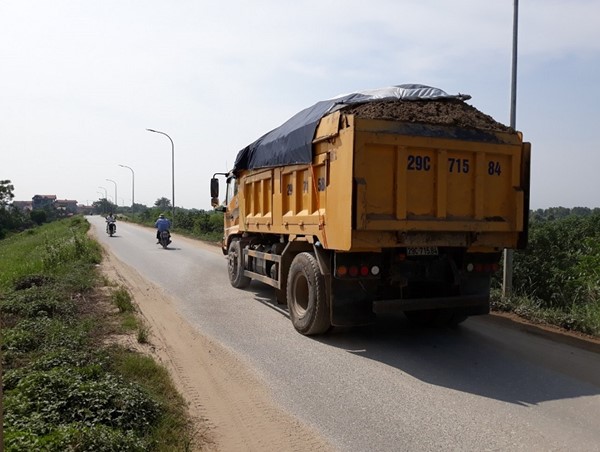 Xe quá tải tung hoành tại Đan Phượng