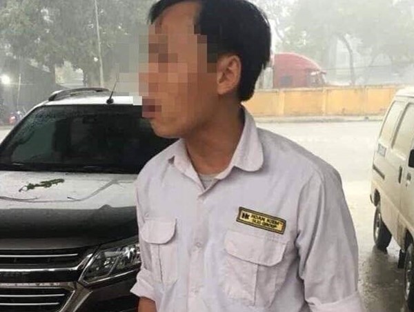 Tước phù hiệu, đình chỉ tài xế taxi đánh phụ nữ tại bến xe Yên Nghĩa