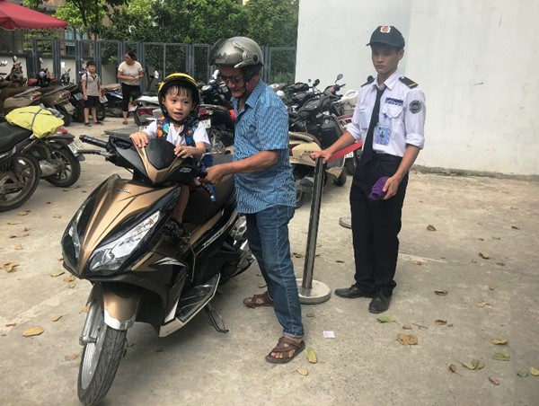 Nhiều phụ huynh không dám để con đi xe đưa đón của Trường Gateway