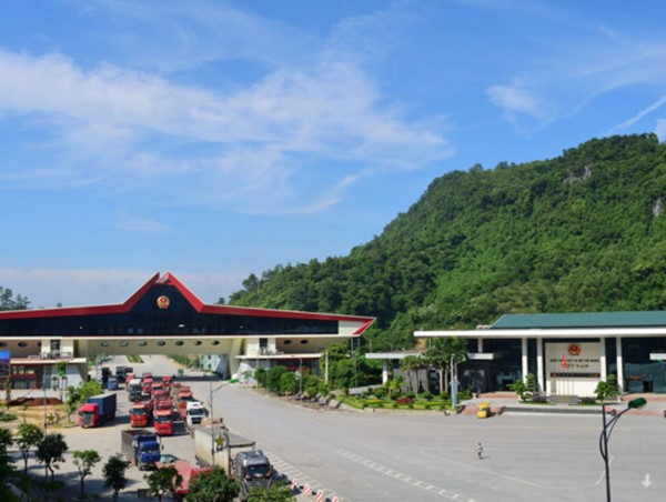 Ôtô qua cửa khẩu Trung Quốc phải gắn số điện tử, về Việt Nam không được tháo