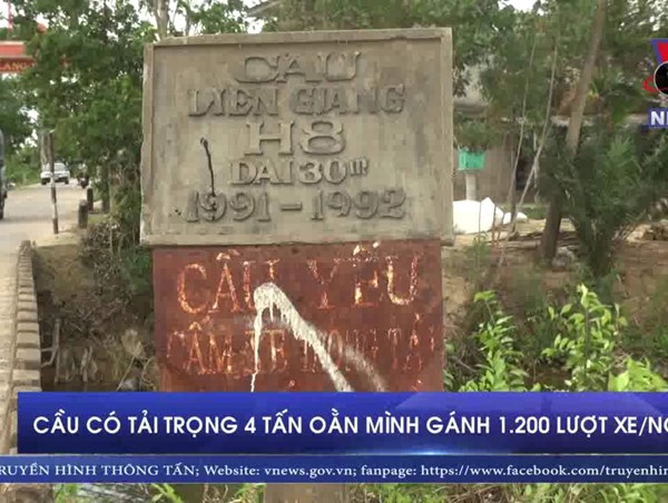 Cầu có tải trọng 4 tấn oằn mình gánh 1.200 lượt xe/ngày