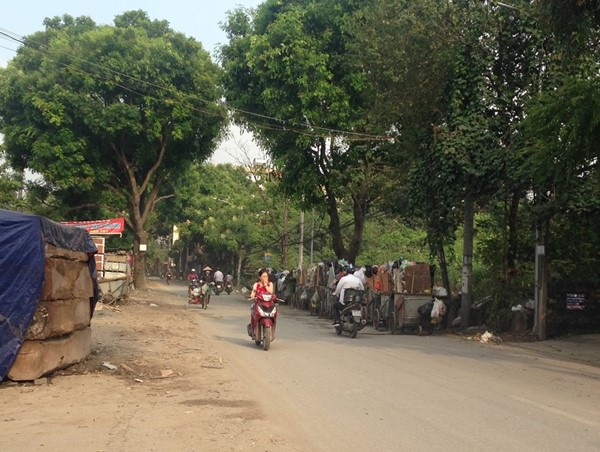 Quận Nam Từ Liêm: Xe rác lấn đường Hữu Hưng