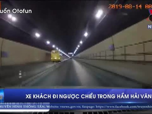 Xe khách đi ngược chiều trong hầm Hải Vân