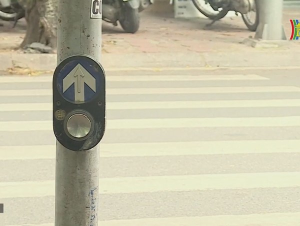 Hệ thống đèn tín hiệu cho người đi bộ còn nhiều bất cập