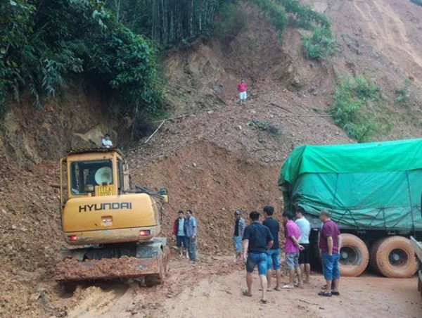 Mưa lớn gây sạt lở, ách tắc cục bộ trên Quốc lộ 34 qua Cao Bằng