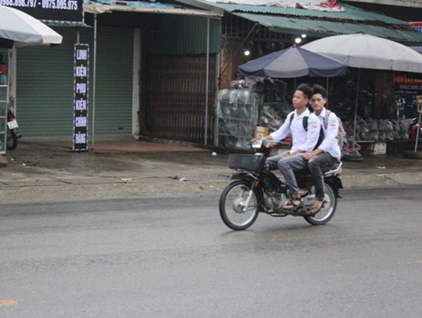 Tử thần" rình rập những học sinh đến trường