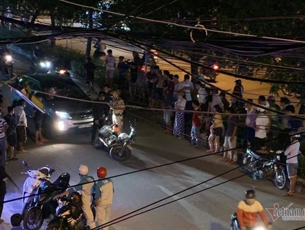 Lái ô tô bỏ chạy, tông đổ xe CSGT khi bị kiểm tra nồng độ cồn