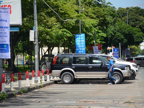 TP.HCM sẽ thí điểm quản lý phí đỗ xe ô tô lòng đường bằng trí tuệ nhân tạo