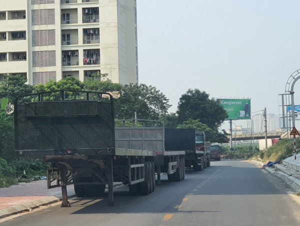 'Bãi xe lậu' trên hành lang cao tốc Pháp Vân bị phạt 5 triệu đồng