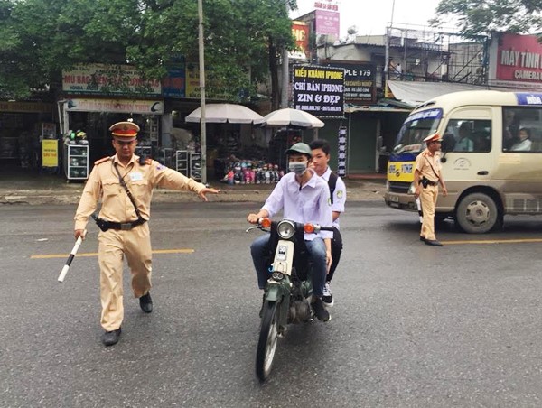 Vượt đèn đỏ - xin đừng nhanh một giây mà chậm cả đời!
