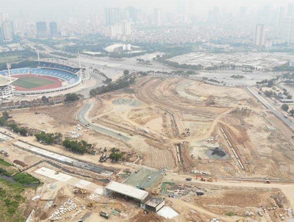 Chủ tịch F1 bất ngờ trước tiến độ thi công đường đua tại Hà Nội