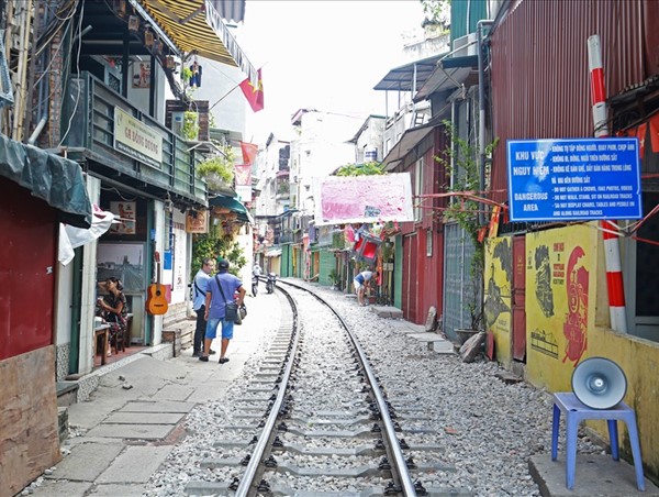 Phó Thủ tướng khen TP Hà Nội sớm xóa tụ điểm cà phê đường tàu