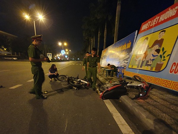 CSGT bị thương khi ngăn chặn nhóm đua xe trái phép