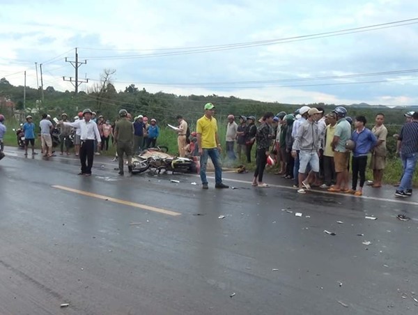 2 thanh niên tử vong sau cú tông trực diện xe tải