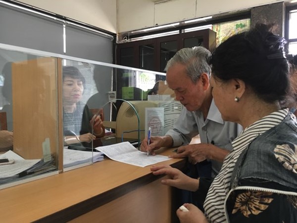 Hà Nội: Gia hạn thời gian người cao tuổi sử dụng chứng minh thư đi xe buýt miễn phí