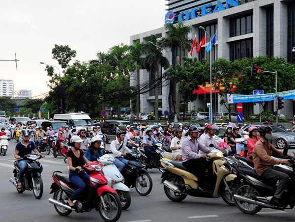 Hạn chế hoạt động xe máy trong nội đô: Đòi hỏi kết nối đồng bộ vận tải công cộng