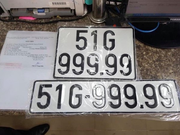 Ai là người nắm giữ xe ô tô mang biển số 999.99?