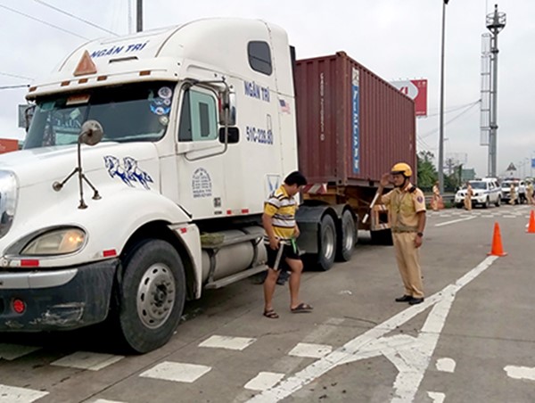 Cảnh sát giao thông cả nước ra quân tổng kiểm soát ô tô trên đường cao tốc