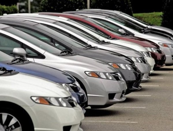 Xe ô tô đại hạ giá 