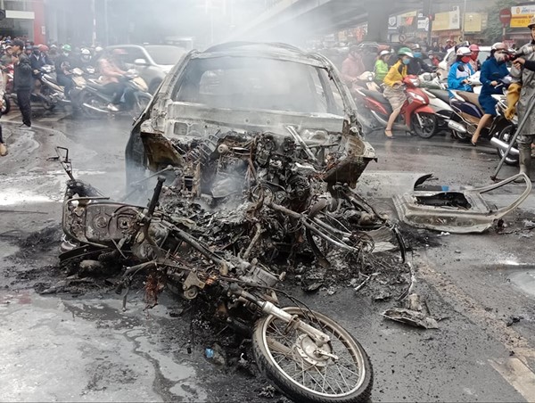 Tạm giữ hình sự nữ tài xế ô tô Mercedes gây tai nạn chết người trên đường Lê Văn Lương