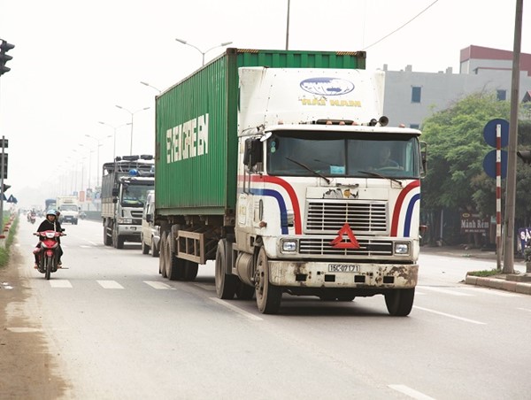 Gia tăng các vụ tai nạn do thùng xe container bị rơi: Hiểm họa từ sự chủ quan