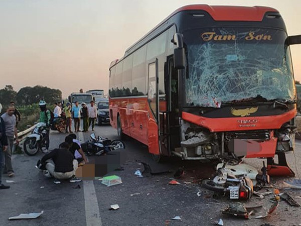 Nữ phụ xe khách tử vong sau tai nạn liên hoàn trên Cao tốc Hà Nội - Bắc Giang 