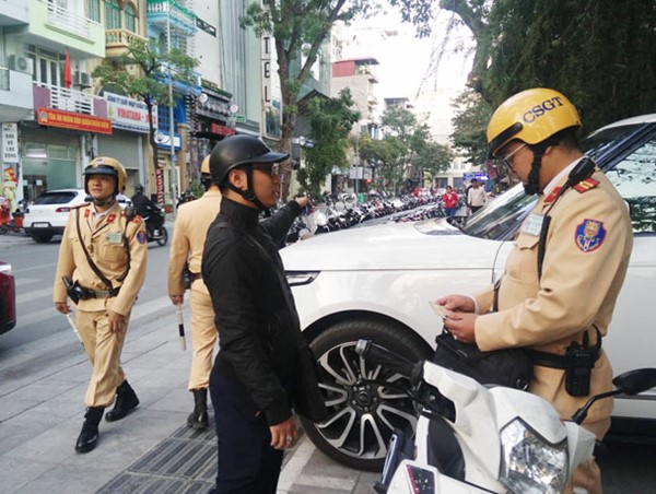 Hà Nội: Tăng cường xử lý nghiêm xe máy lưu thông ngược chiều trên phố Yết Kiêu