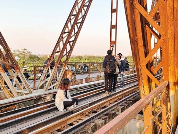 Cầu Long Biên trở thành điểm nóng về an toàn giao thông