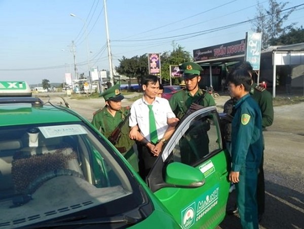 Quảng Ngãi: Bắt quả tang tài xế taxi vận chuyển ma túy