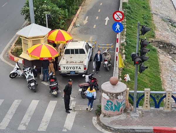 Cầu Hòa Mục: Chốt cảnh sát gây cản trở giao thông