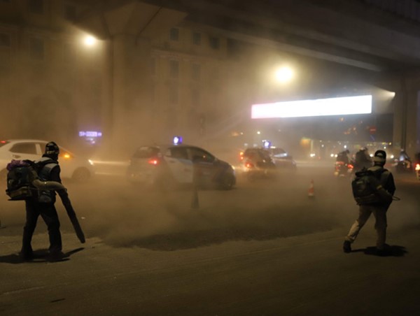 Kiểm tra việc thi công đường Nguyễn Trãi sau phản ánh thổi bụi vào người đi đường