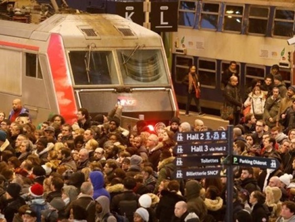 Giao thông tại Pháp ngưng trệ mùa Giáng sinh vì đình công