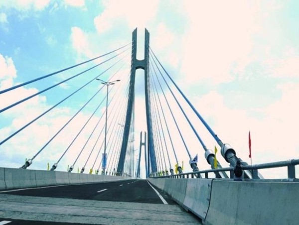 Kiên quyết “dẹp loạn” nạn lấn chiếm hành lang đường dẫn cầu Vàm Cống