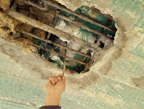 Hà Tĩnh truy nguyên nhân cầu hơn 7 tỷ đồng rạn nứt, lộ cốt xốp bên trong