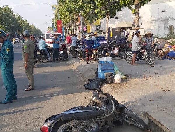 Bình Dương: Xe máy đối đầu, 2 người thương vong