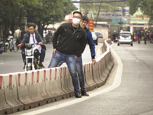 Ra đường… sợ người đi bộ!