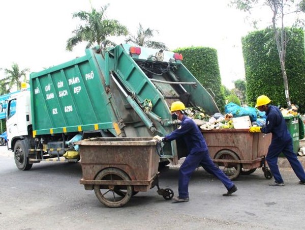 Hà Nội: Phân luồng vận chuyển rác tạm thời