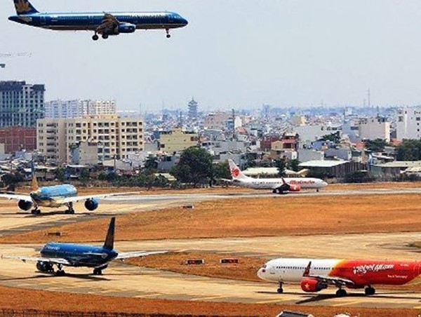 Sạc pin dự phòng phát nổ, máy bay hạ khẩn cấp xuống sân bay Tân Sơn Nhất