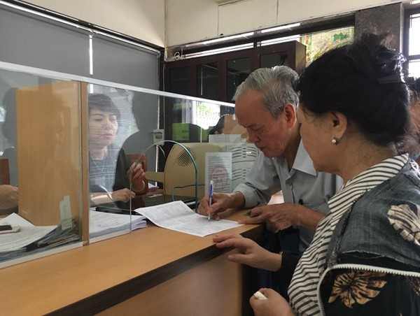 Tại sao không miễn phí đi xe buýt khi người cao tuổi xuất trình CMND?