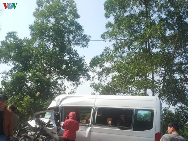 Xe tải đâm trực diện xe khách ở Quảng Ninh, nhiều người bị thương nặng