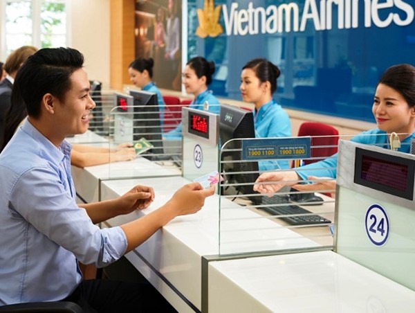 Hàng không lo quá tải, đường sắt khan hiếm vé chặng ngắn