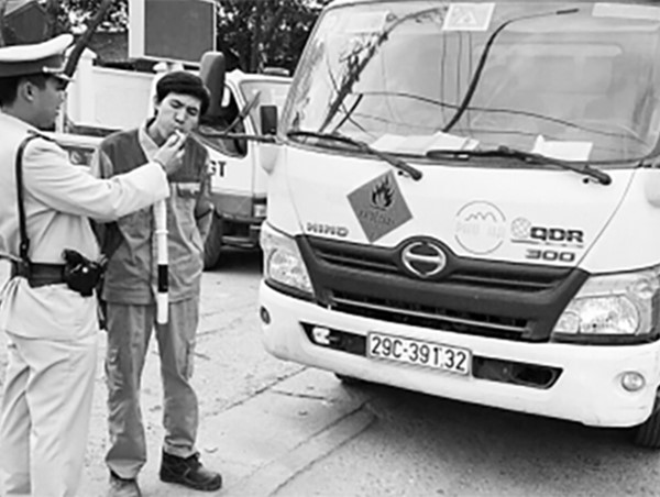 Kiên quyết ngăn chặn tình trạng uống rượu, bia khi lái xe