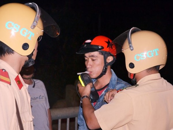 Cuộc tấn công tổng lực “ma men” trên mọi mặt trận