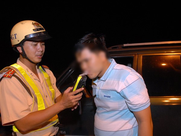 Hơi thở có cồn do ăn hoa quả, sẽ không phạt tài xế